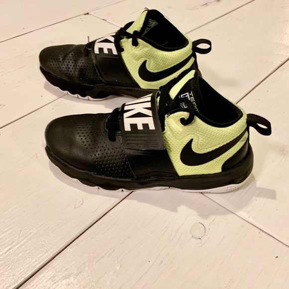 nike team hustle d8 boys